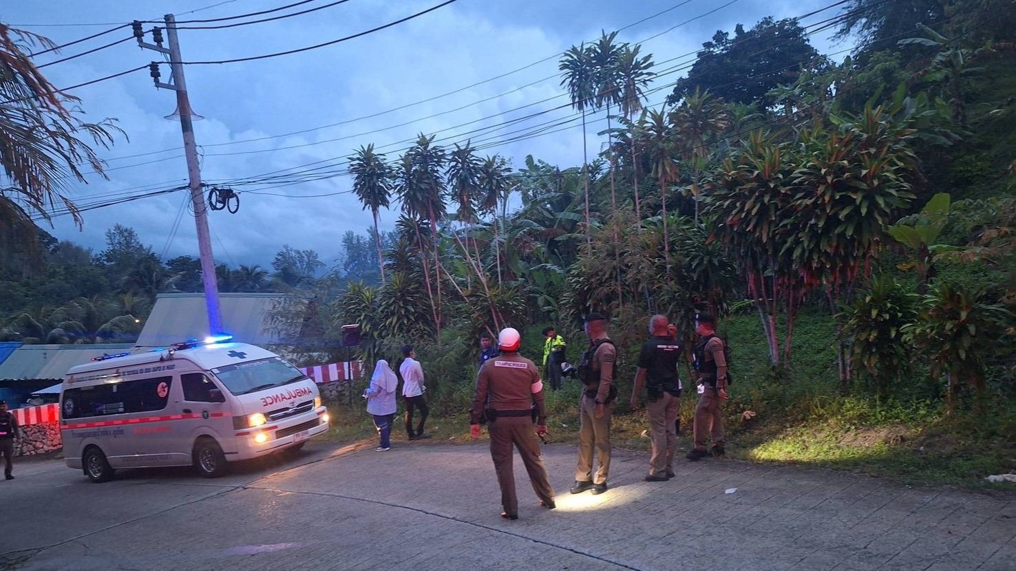 摩托车手在卡马勒湿滑道路上的事故中丧生
