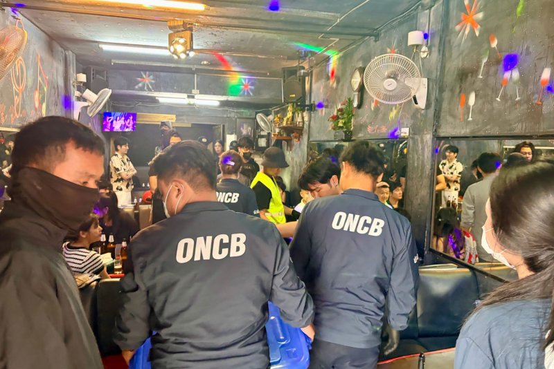 Along the Mekong River in northeastern Thailand, Thai border police seized 400 kg of methamphetamine.