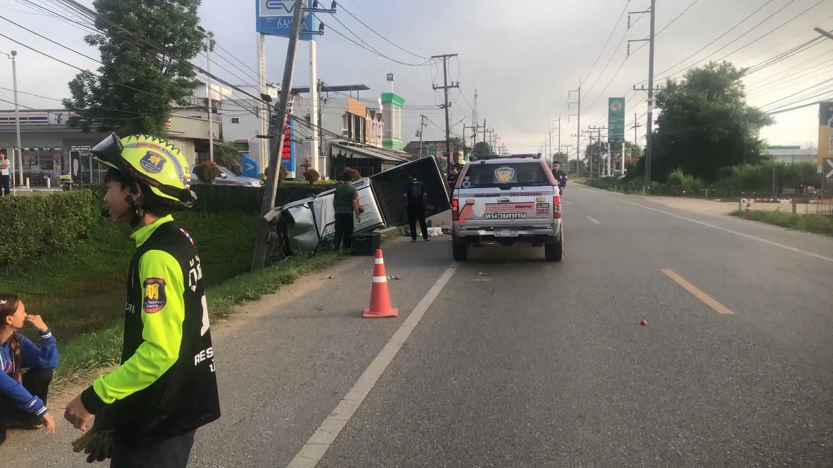 Police Colonel Narit Khoedi, the head of the local department, personally led the urgent deployment of forces to the…